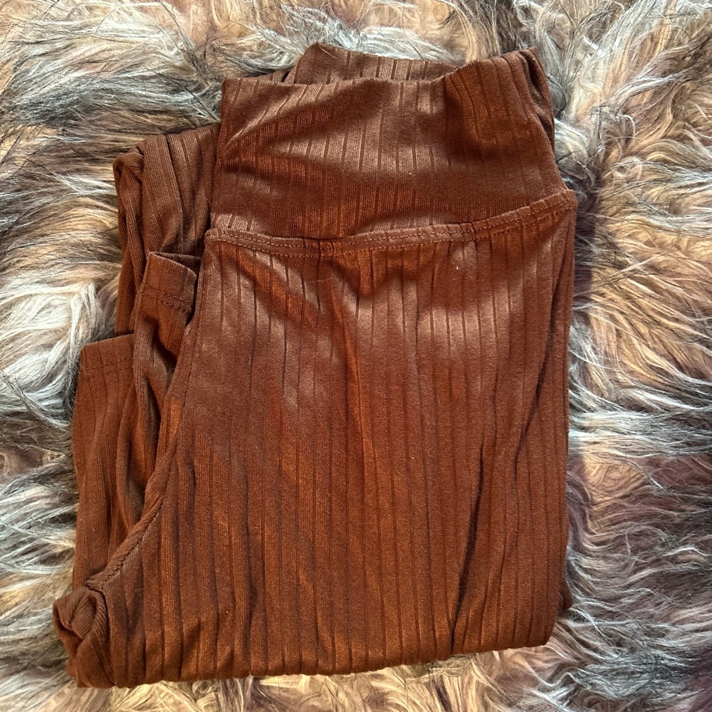 ⭒ cute brown ribbed flared leggings